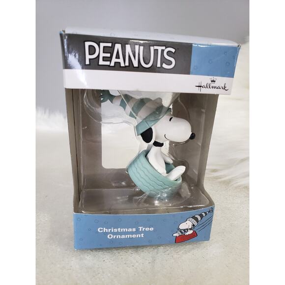 Hallmark Ornament 2017 SNOOPY SLEDDING IN DOG BOWL Peanuts BLUE BOX - Picture 1 of 3